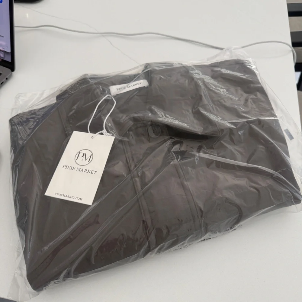 Pixie Market Brown Faux Leather Crop Bomber Patch Pocket Jacket NWT One Size - Picture 5 of 12